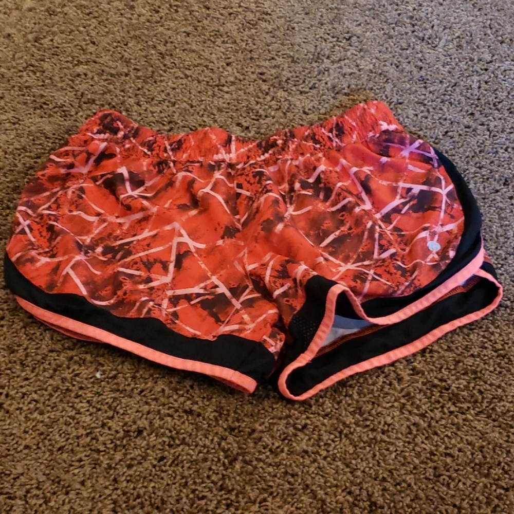 Active wear shorts